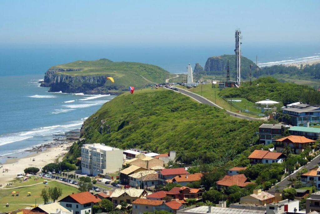 Kitnet S2 Em Torres-Rs - Na Mais Bela Praia Gaucha - Cozinha - Banheiro - Ar Condicionado - Tv Smart 32' - Wi-Fi - Estacionamento - Anfitria Superhost No Bnb Εξωτερικό φωτογραφία