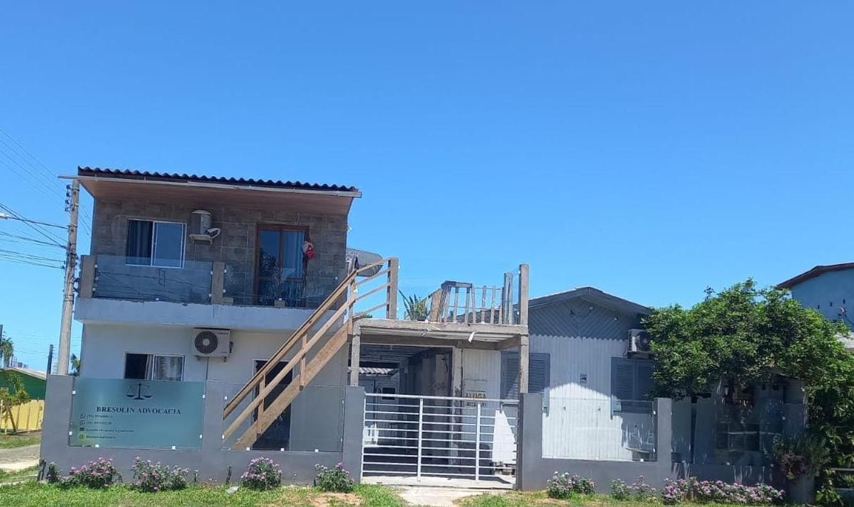 Kitnet S2 Em Torres-Rs - Na Mais Bela Praia Gaucha - Cozinha - Banheiro - Ar Condicionado - Tv Smart 32' - Wi-Fi - Estacionamento - Anfitria Superhost No Bnb Εξωτερικό φωτογραφία
